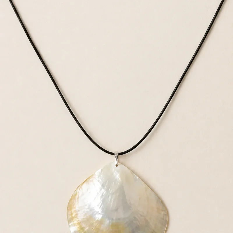 adelæ SOLVEIG MOTHER OF PEARL NECKLACE